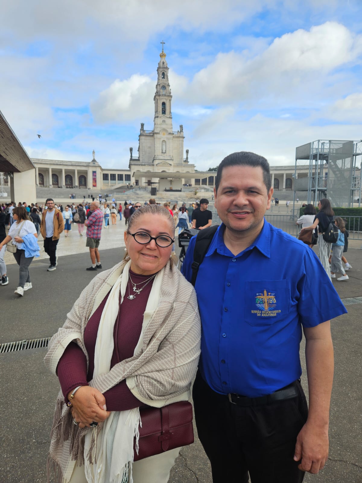 foto-13-italia-uma-dupla-que-deu-certo-claudia-mendonca-e-padre-amarildo-luciano-recortar-e-dar-destaque