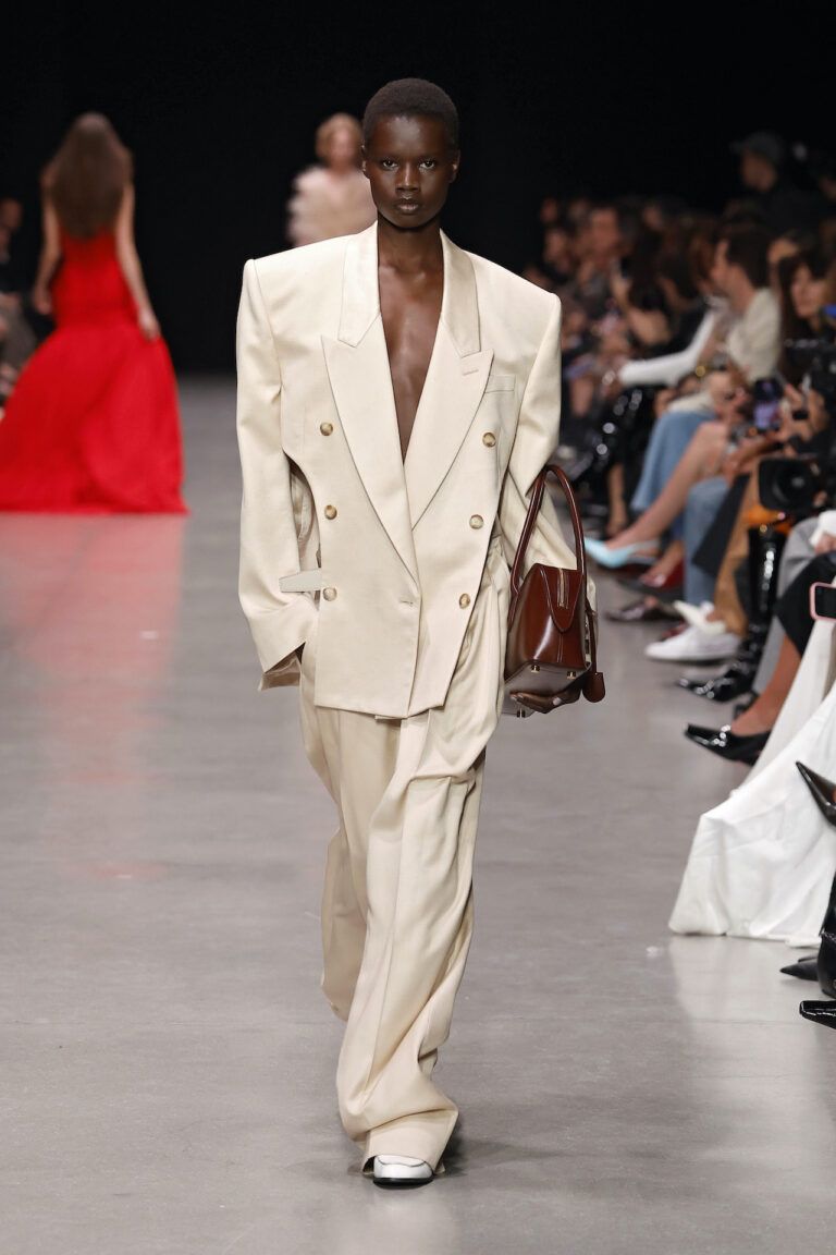 stella-mccartney-runway-paris-fashion-week-womenswear-spring-summer-2026-12