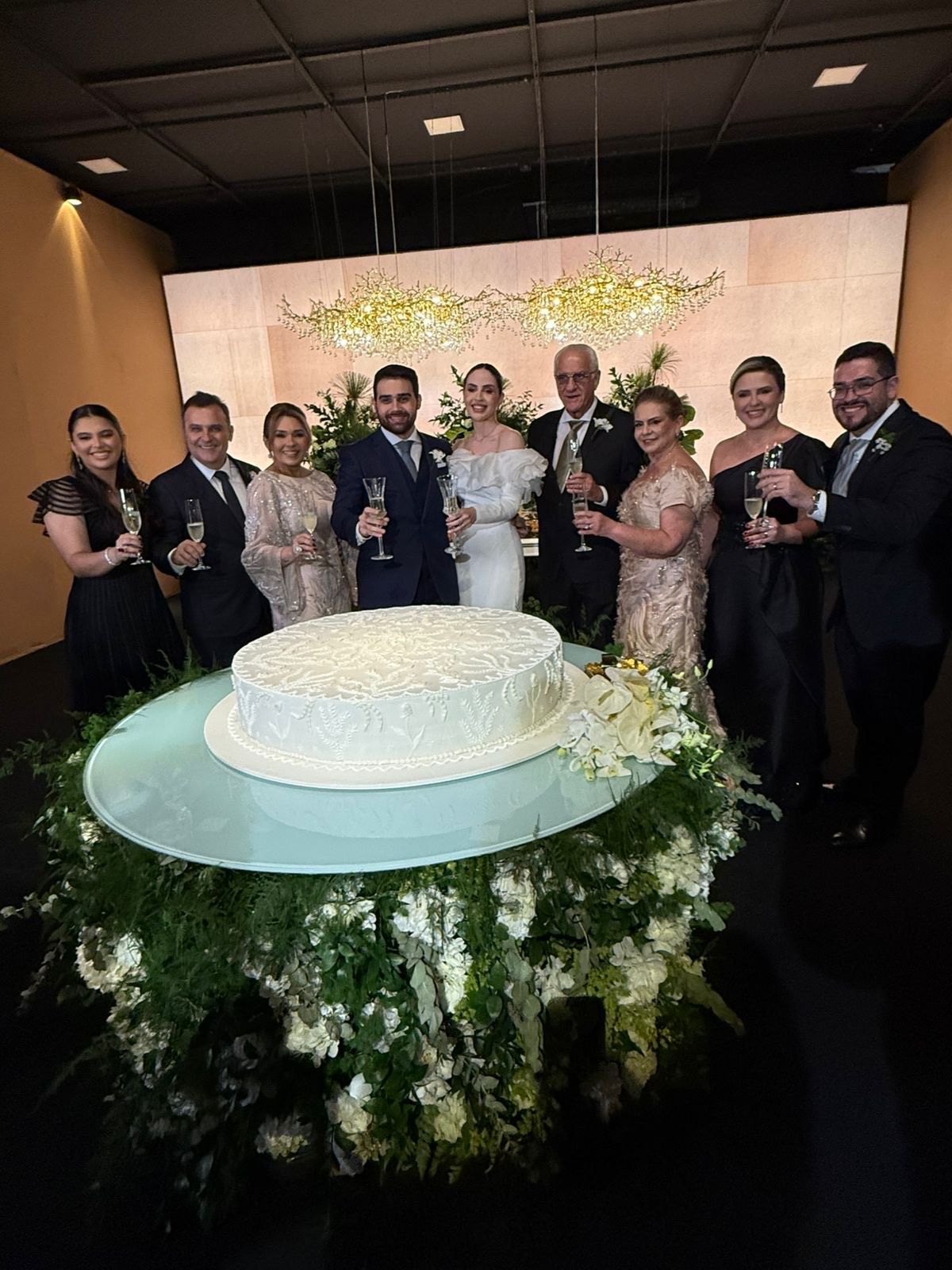 foto-12-arqui-o-bolo-e-o-brinde-da-familia