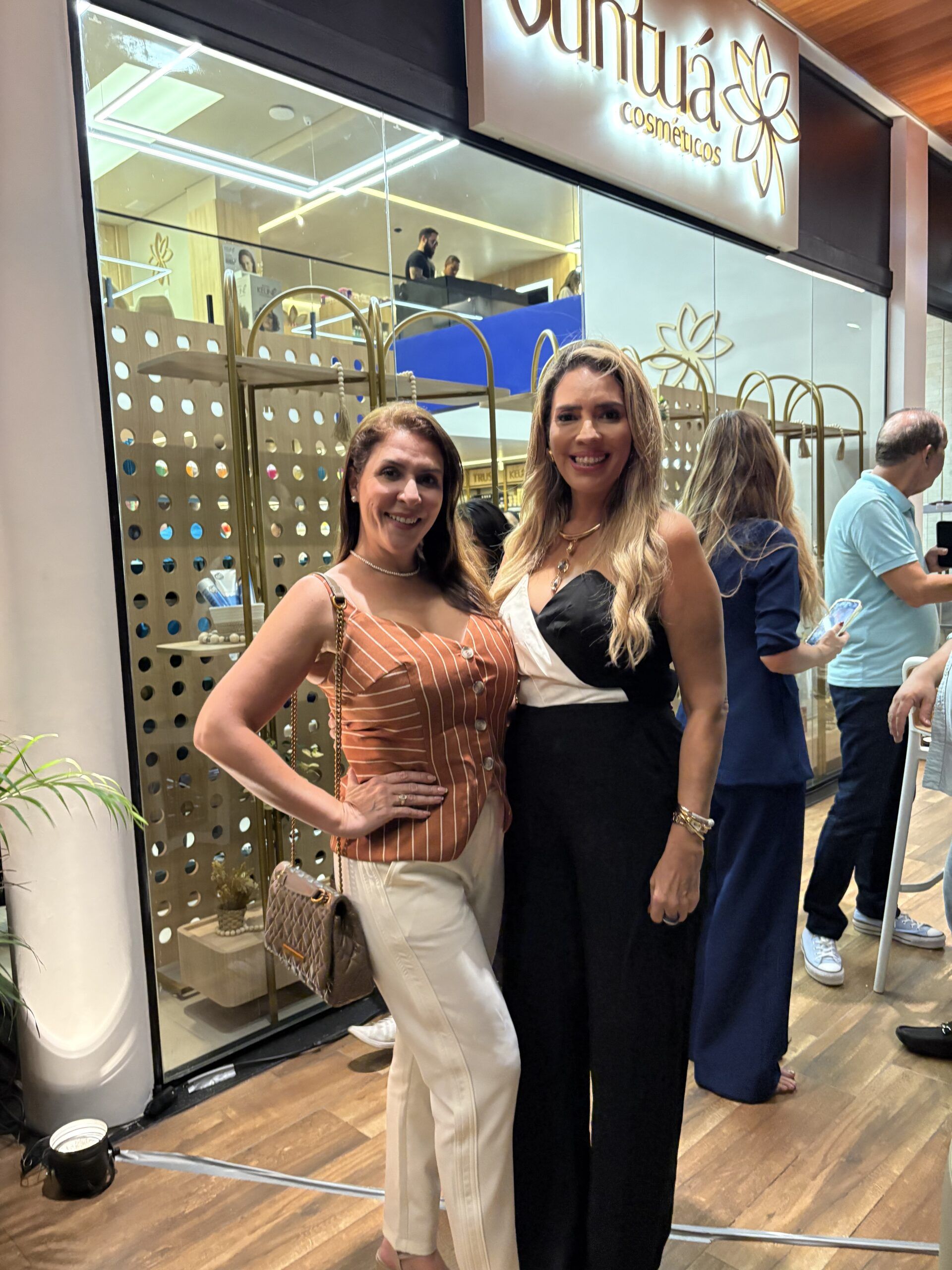 foto-3-suntua-rosana-siqueira-bastos-e-karen-ferreira