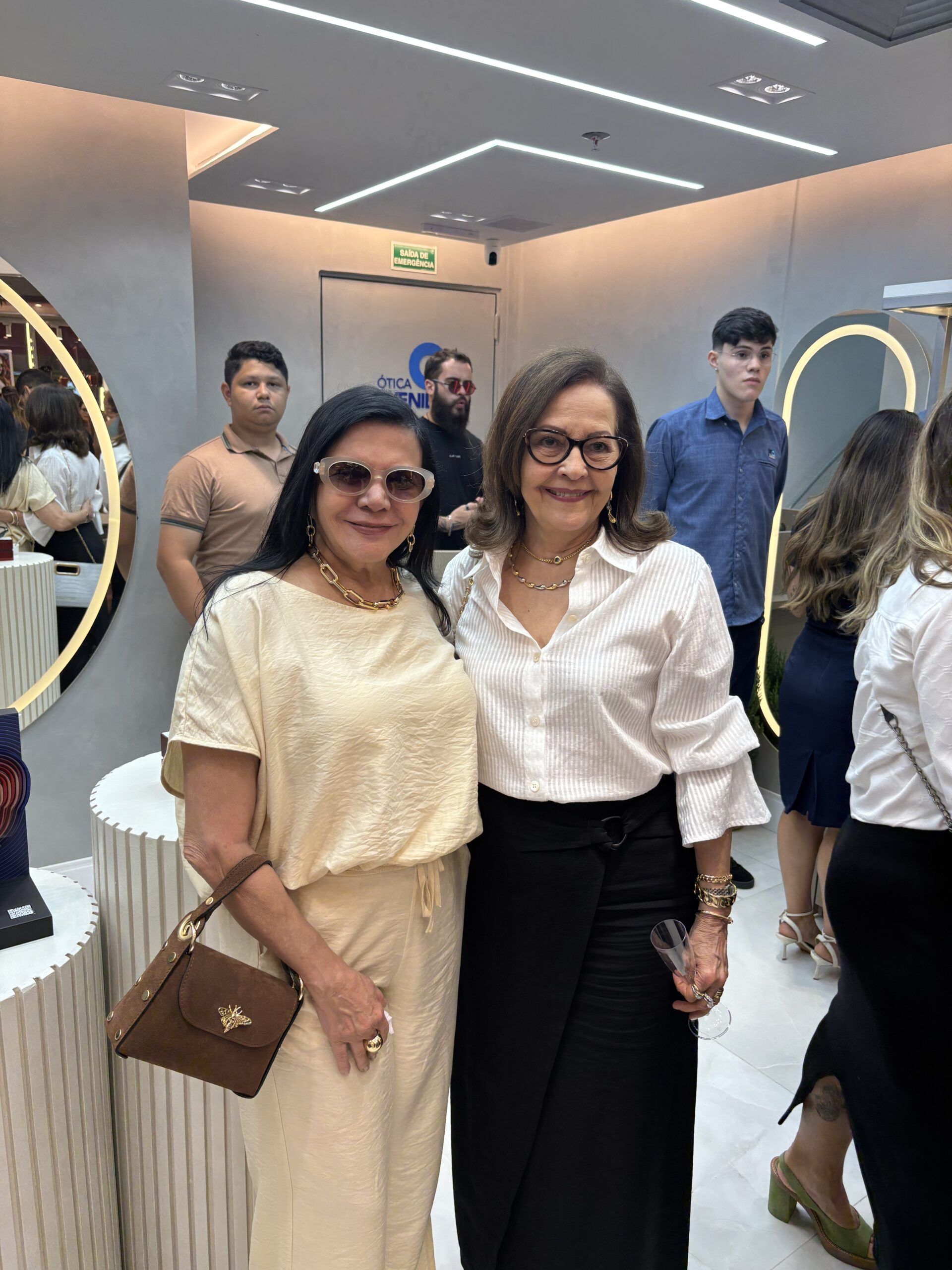 foto-9-otica-selma-claudino-e-anelia-salvador-1