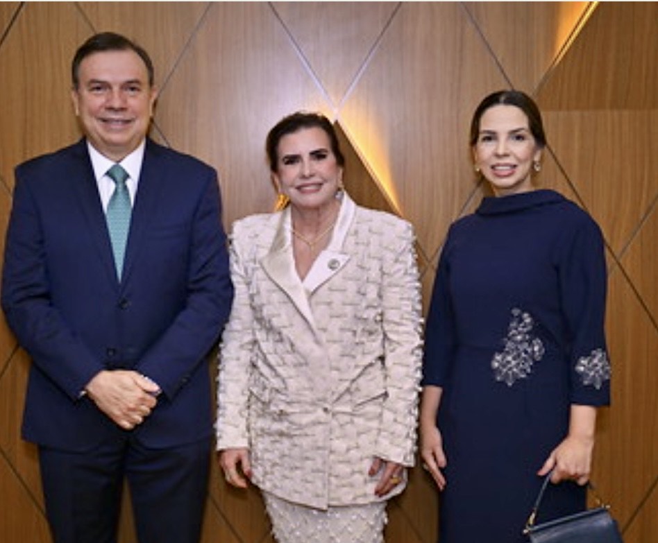 foto-9-posse-3-jean-cleuter-e-fernanda-mendonca