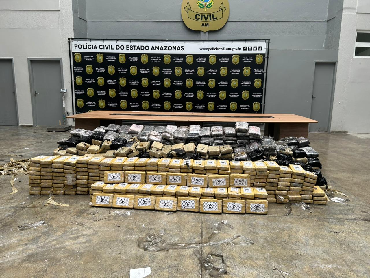 pmam_material_apreendido_em_rio_preto_da_eva_foto_israel_amorim_pmam