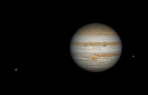 the-dance-of-jupiters-moons