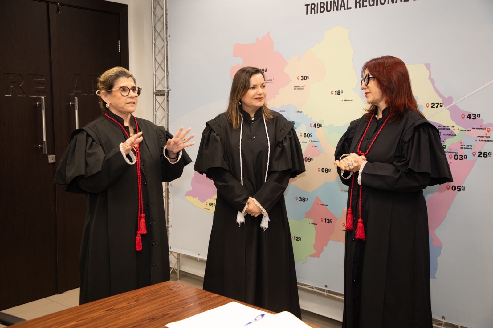 foto-13-titulo-vanessa-entre-carla-rocha-e-nelia-caminha-jorge