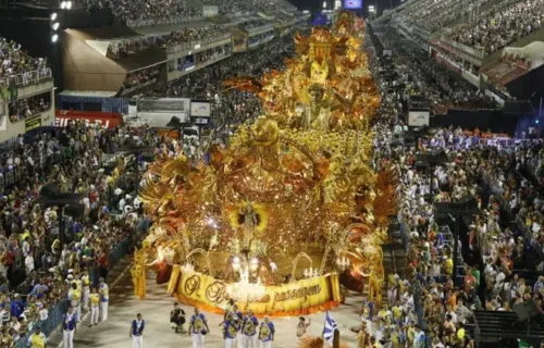 size_960_16_9_carnaval_rio_beija_flor07022016_011