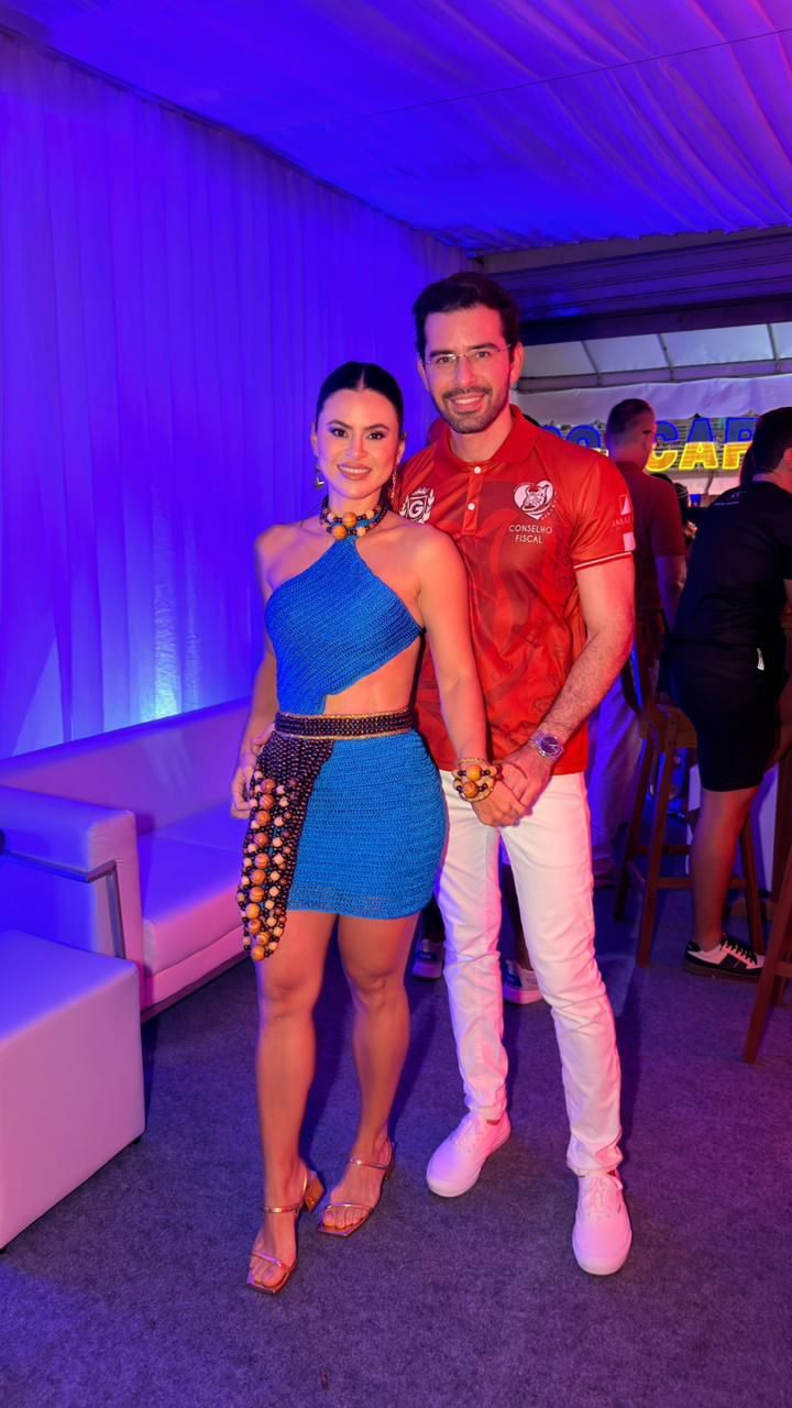 foto-8-boi-o-casal-de-contrarios-daniele-martins-e-matheus-huari-transformaram-o-camarote-em-um-verdadeiro-ponto-de-encontro-de-amigos-e-parceiros-nos-ensaios-em-manaus