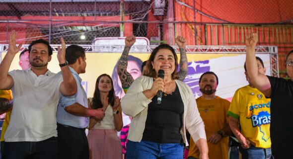 Professora Maria do Carmo se emociona com carinho dos moradores da zona Sul