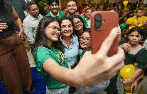 'Chegou a hora dos jovens ocuparem a política’, diz Maria do Carmo em encontro na zona Norte de Manaus