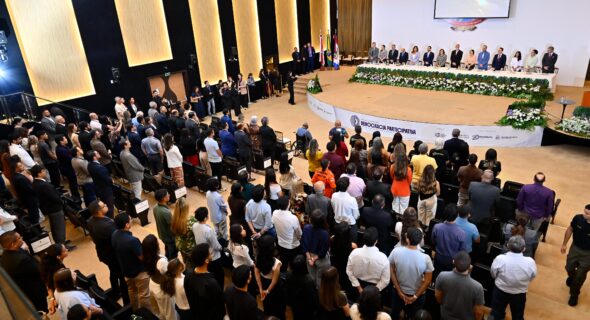 TCE-AM reúne ministro do STJ e especialistas internacionais em seminário sobre democracia