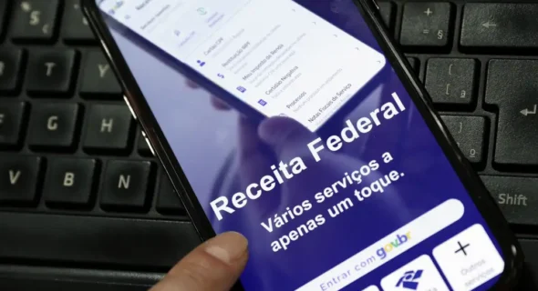 Restituição do IR será usada para pagar dívidas e organizar finanças, aponta Serasa