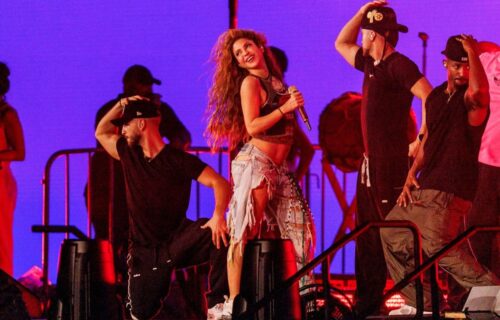 Shakira ensaia 'Loca' na Praia de Copacabana antes de show no Rio