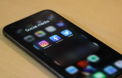 Instagram confirma remoção de contas