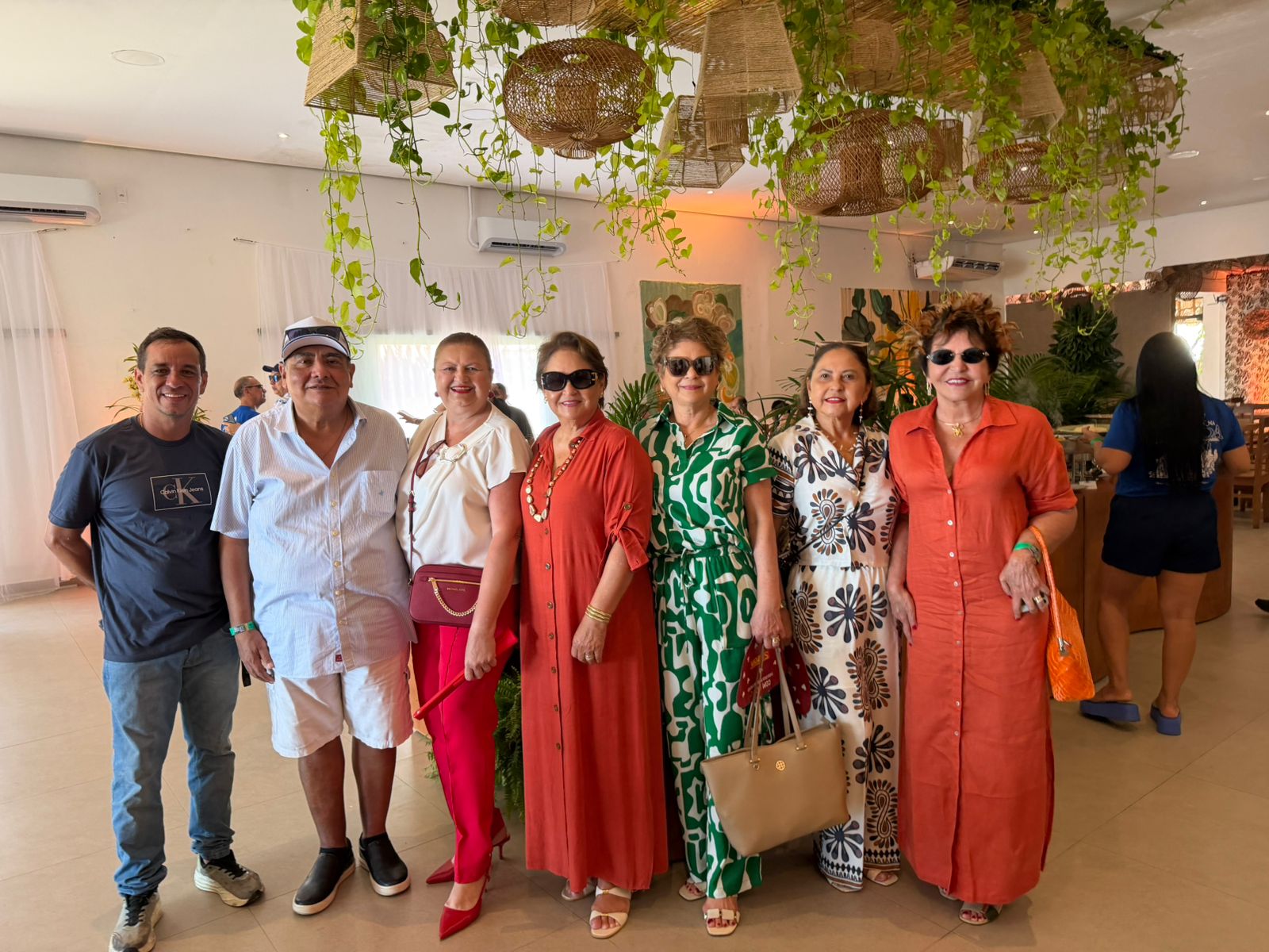 foto-7-almoco-socorro-ianuzzi-rogerio-de-jesus-e-uma-turma-animada