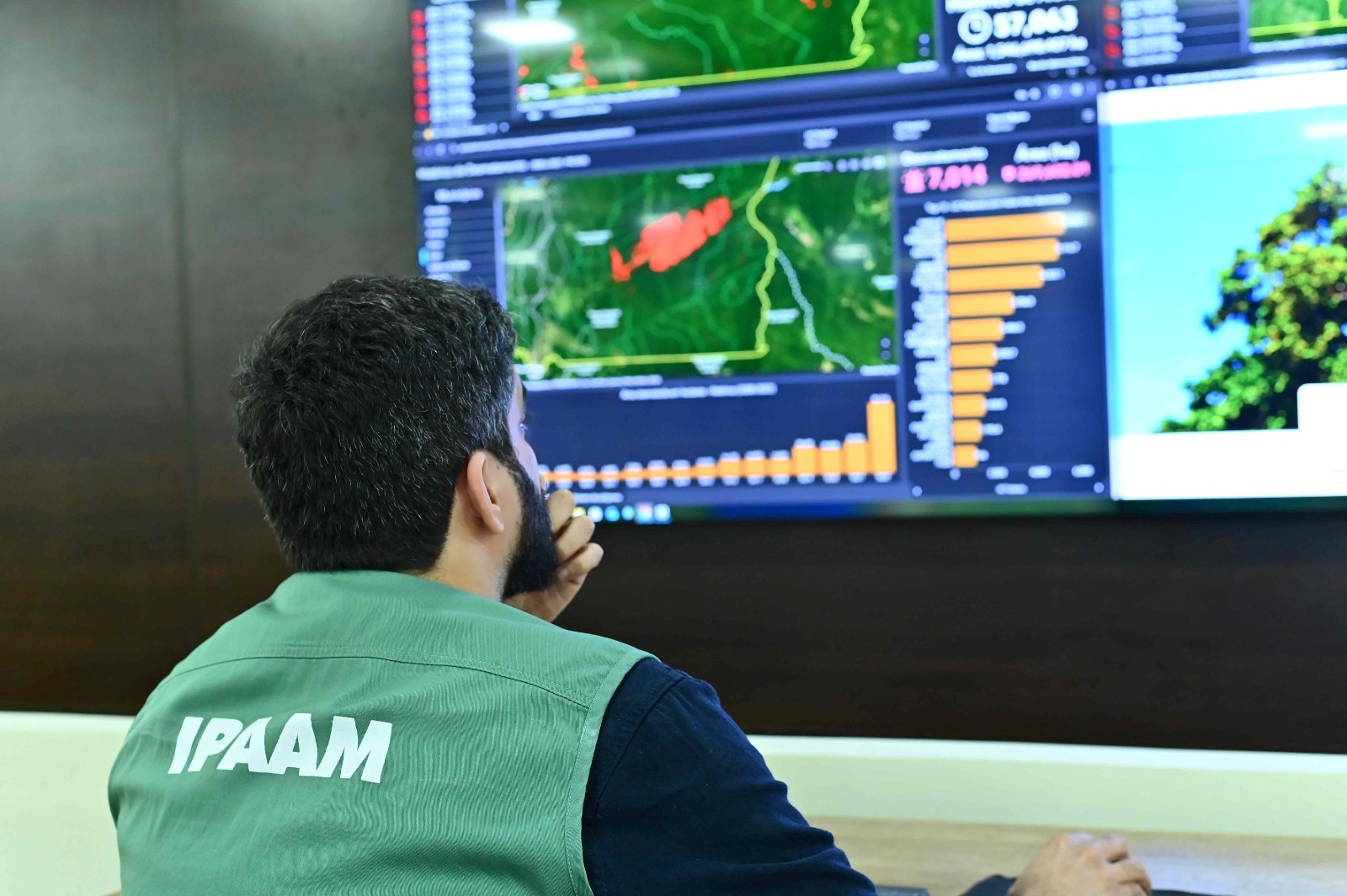 ipaam_queda-no-desmatamento-2026_servidor-do-ipaam-durante-monitoramento-ambiental-no-cmaap_credito-da-foto-3_arquivo-ipaam