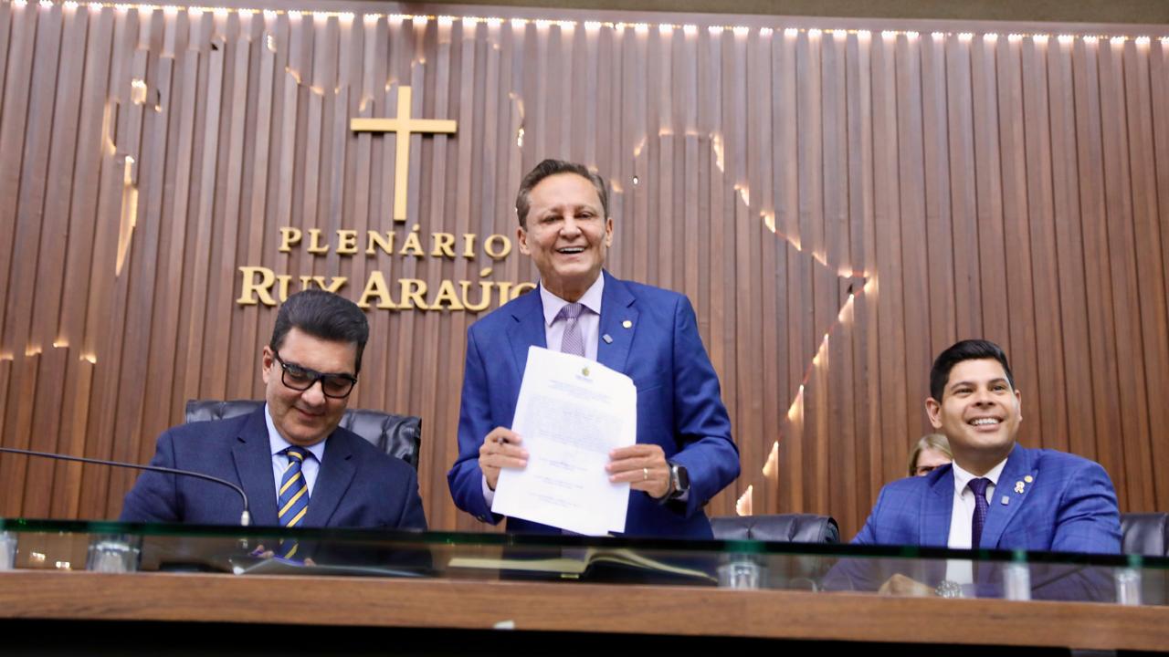 adjuto-afonso-e-eleito-presidente-da-assembleia-legislativa-do-amazonas-em-sessao-extraordinaria-foto-hudson-fonseca-aleam