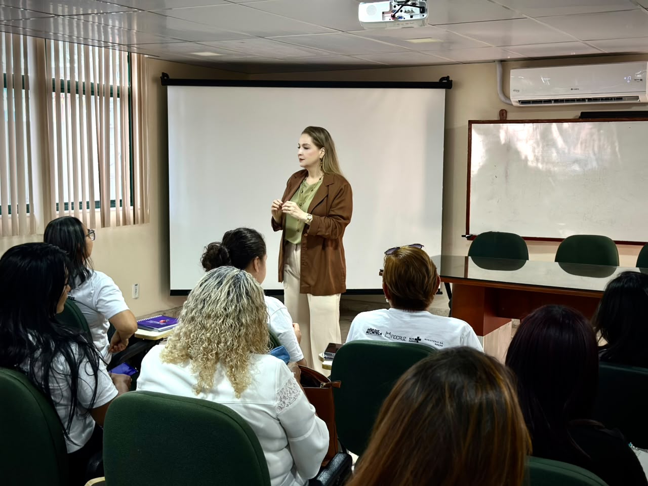 defensoria-do-amazonas-capacita-participantes-do-projeto-defensoras-populares-sobre-direitos-das-mulheres-foto-marcus-bessa_dpeam