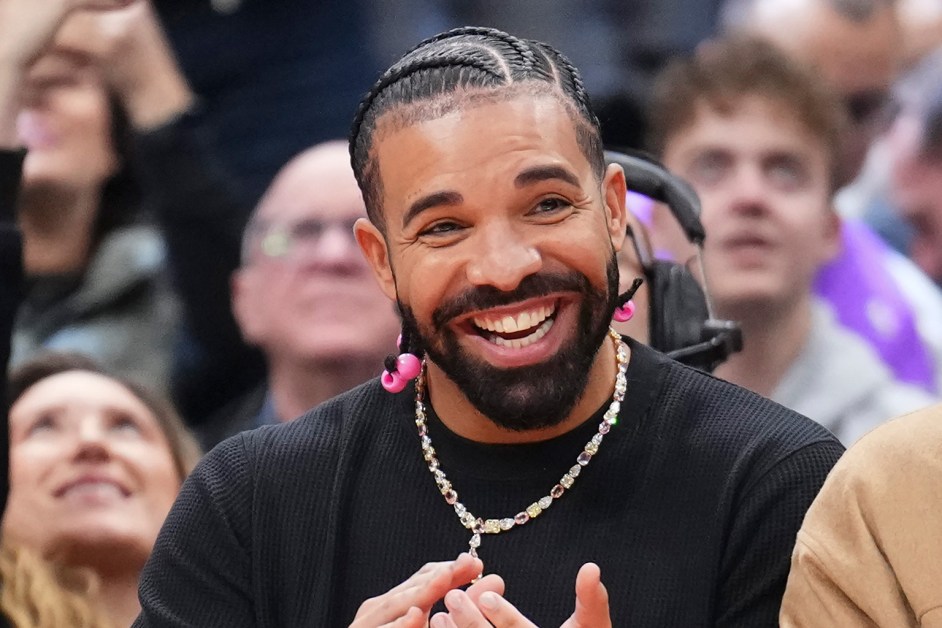 drake-toronto-nov-2024-billboard-1548