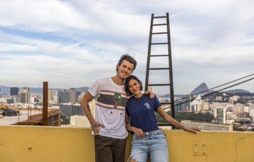Bruna Marquezine celebra aniversário em projeto social