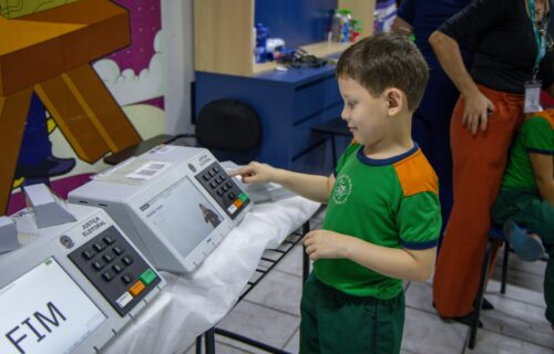 TRE-AM aproxima a Justiça Eleitoral da sociedade com ações de educação