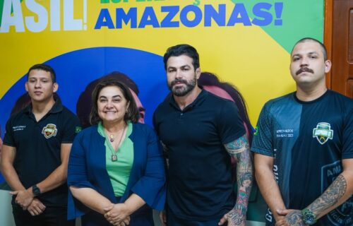 Maria do Carmo assina Carta Compromisso para chamamento de aprovados no Concurso da PM-AM