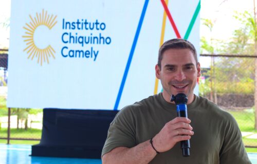 Campeão olímpico e mundial nas argolas, Arthur Zanetti visita projeto social em Manaus