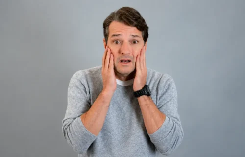 Marcelo Serrado apresenta a comédia 'Terapia' no Teatro Amazonas