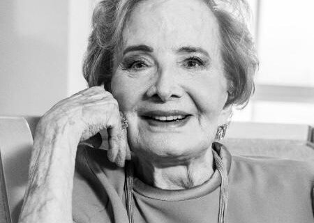 Morre Glória Menezes