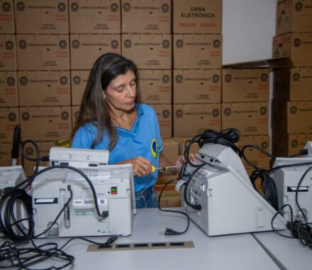 Bastidores da democracia: equipe operacional vence distâncias para garantir as Eleições no AM
