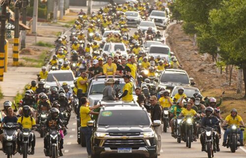 Professora Maria lidera motocarreata e defende ‘independência’ para mudar o Amazonas