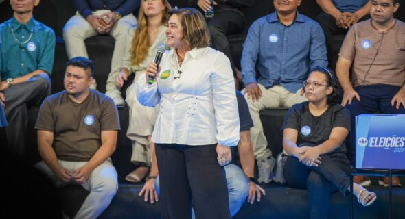 Professora Maria quer pagar ‘dívida’ do governo com interior do Amazonas