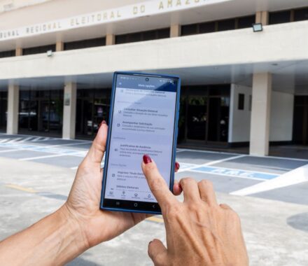 Eleitores que estiverem fora do domicílio eleitoral podem justificar ausência pelo e-Título