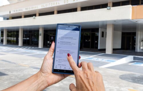 Eleitores que estiverem fora do domicílio eleitoral podem justificar ausência pelo e-Título