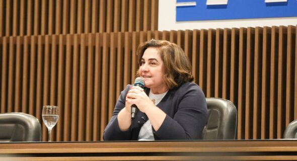 Professora Maria quer ‘resgatar’ saúde, educação e economia do Amazonas