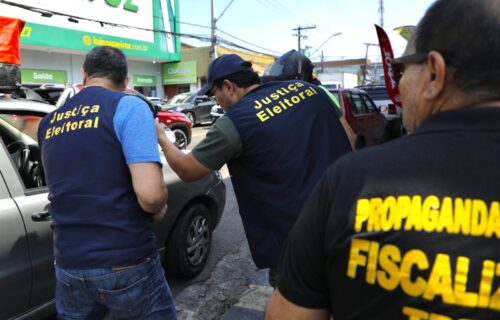 Fiscalização promove desobstrução de via com propaganda eleitoral irregular em Manaus