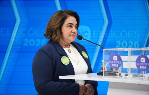Professora Maria confronta Roberto Cidade em debate