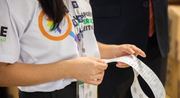 Observação cidadã amplia a transparência na preparação das urnas eletrônicas
