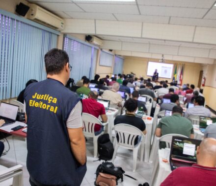 TRE-AM capacita equipes para suporte técnico e transmissão de dados nas eleições