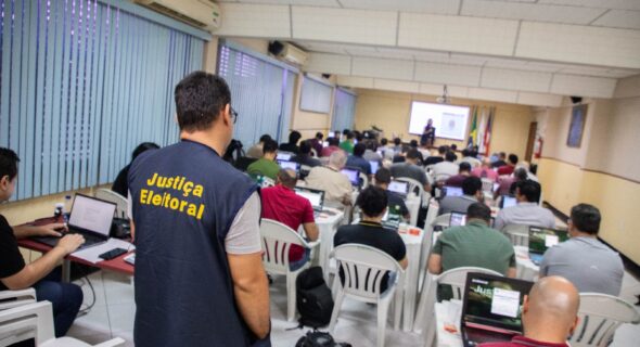 TRE-AM capacita equipes para suporte técnico e transmissão de dados nas eleições