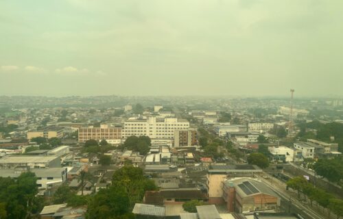 Fumaça sobre Manaus acende alerta para cuidados que vão além da saúde respiratória