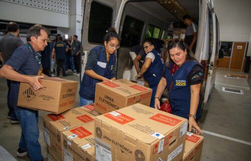 TRE-AM coordena distribuição das urnas eletrônicas para votação em Manaus
