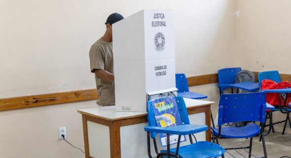 URGENTE: votação prorrogada em todo Brasil