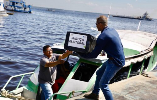 Mudança de transportes e manutenção de seções garantem urnas no interior do Amazonas