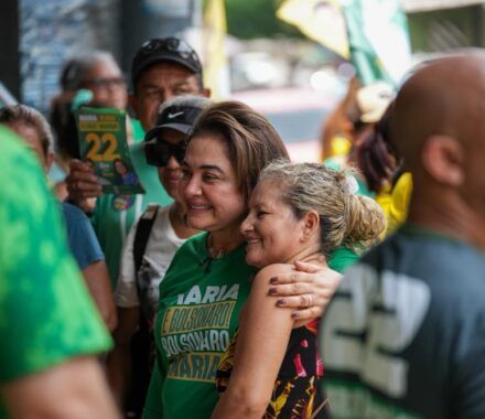 Professora Maria ganha força nas ruas e mobiliza zona Leste