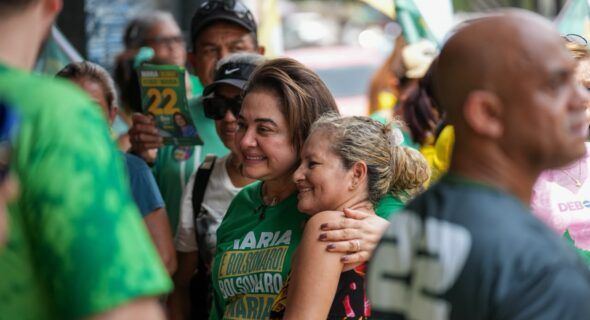 Professora Maria ganha força nas ruas e mobiliza zona Leste