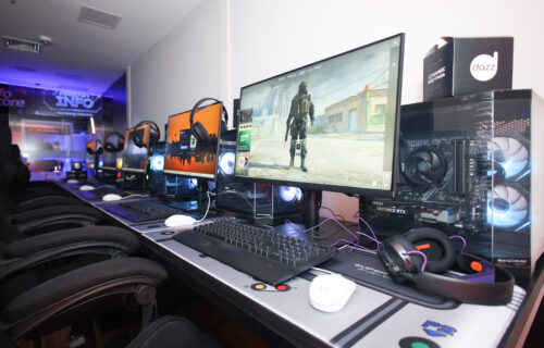 Arena Info by Samsung Odyssey realiza campeonato gamer, concurso cosplay e karaokê
